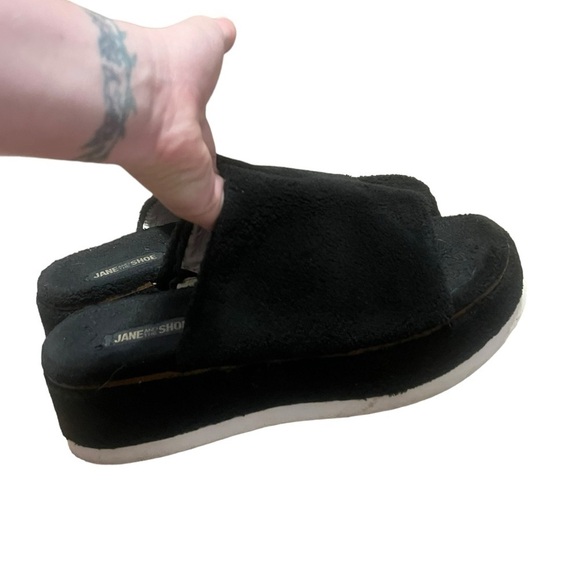 Jane and the shoe Jenny black fuzzy faux fur platform sandals - Picture 3 of 10